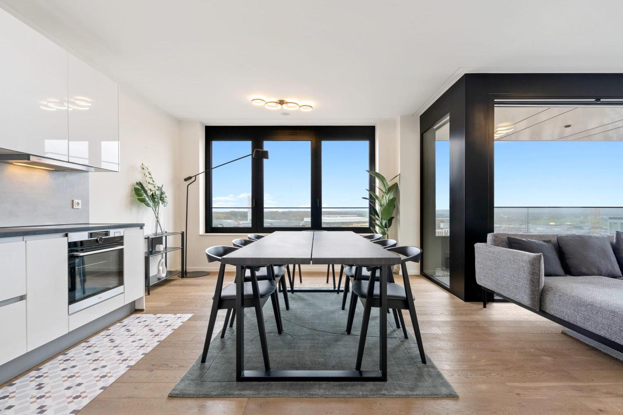 Modern 2BR Apartment with Pool & City Views Люксембург Екстериор снимка