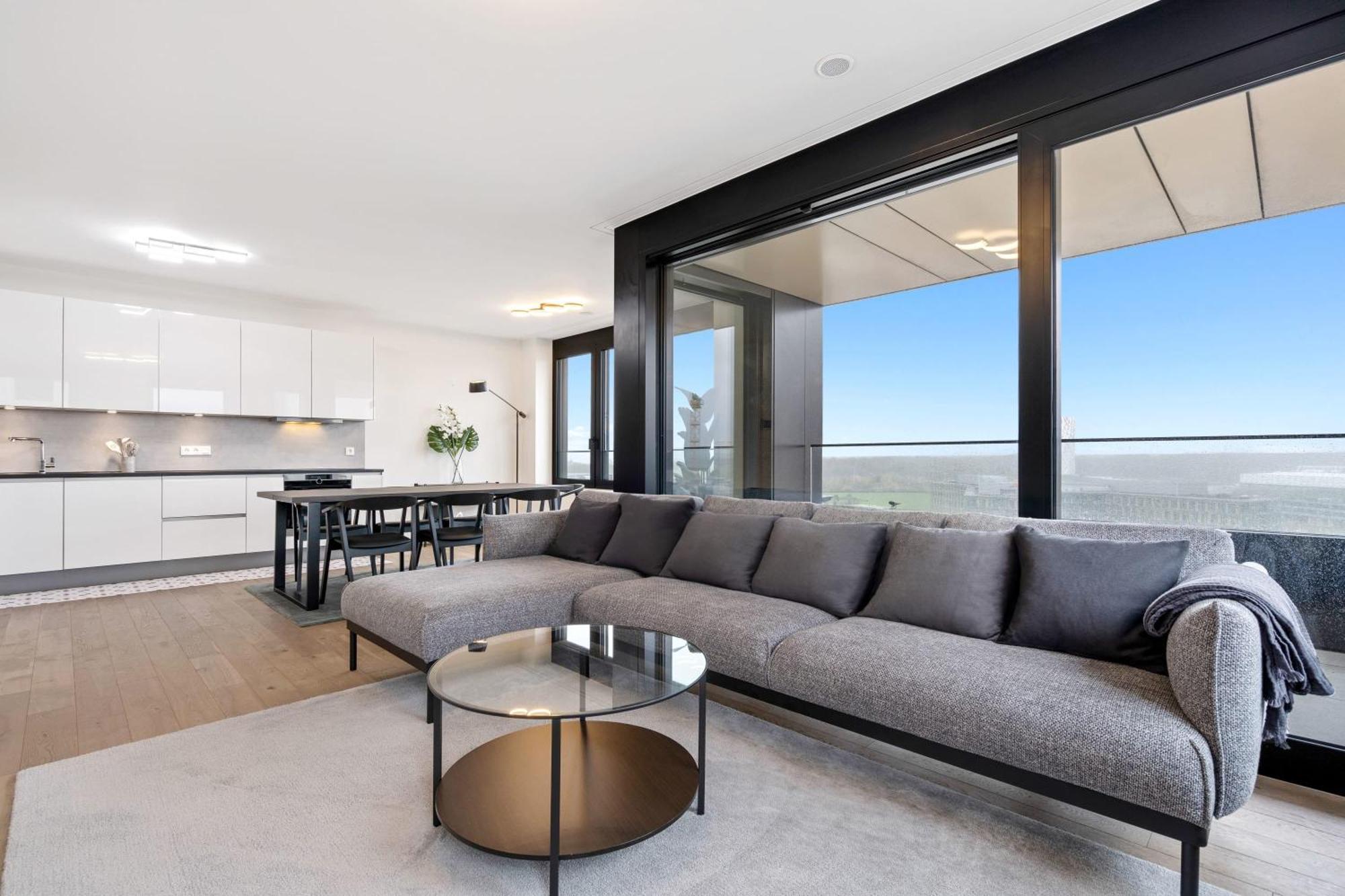Modern 2BR Apartment with Pool & City Views Люксембург Екстериор снимка