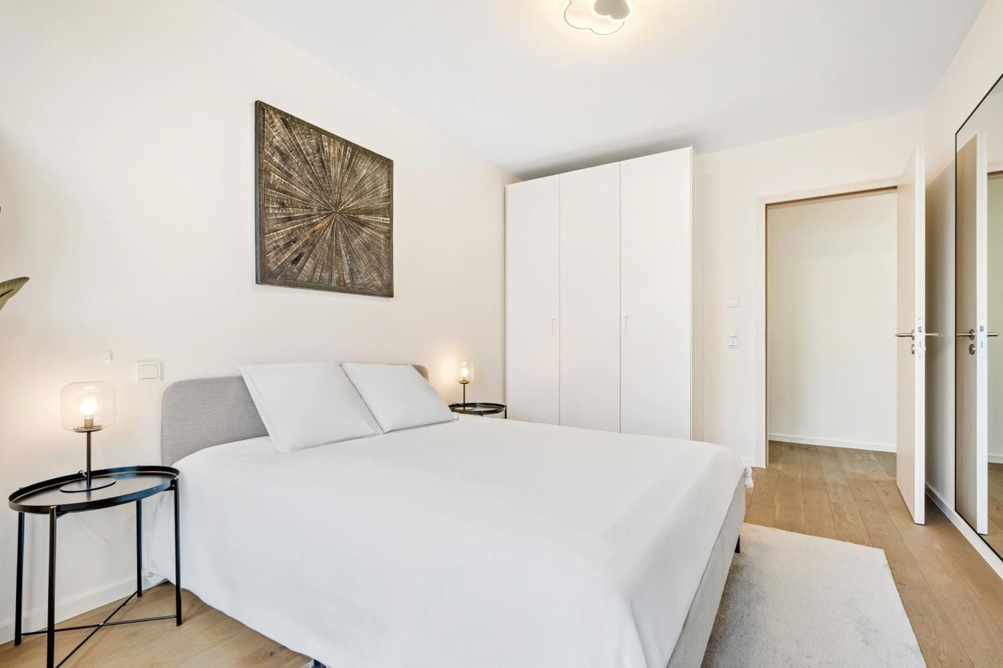 Modern 2BR Apartment with Pool & City Views Люксембург Екстериор снимка